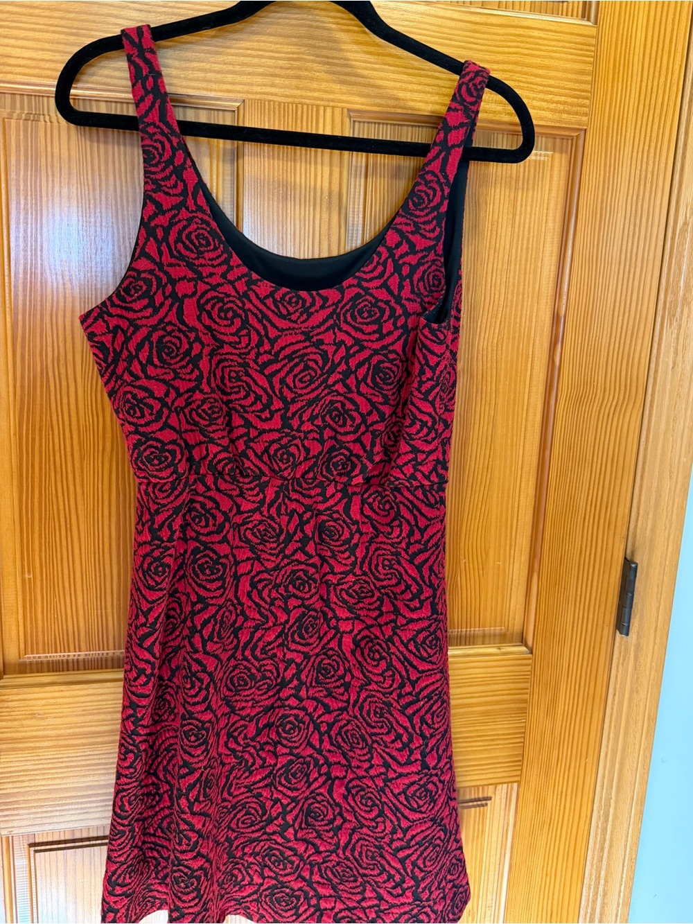 Charming Charlie Red and Black Rose-Print Sleeveless Mini Dress size M